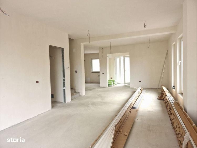Casă cu 4 camere în Stana