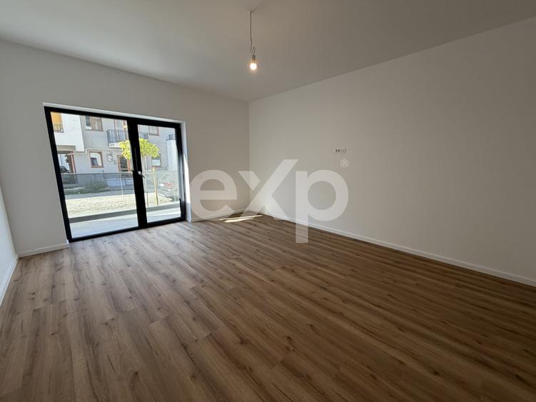 Apartament cu 2 camere decomandat în Tractorul