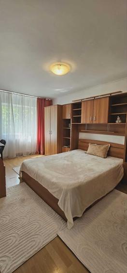 Apartament cu 3 camere decomandat în Metalurgie