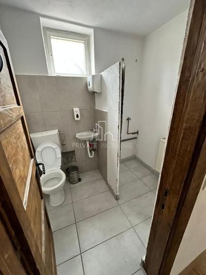 Casă individuală cu 5 camere cu Canalizare în Central