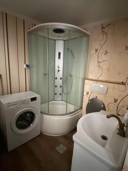 Apartament cu 4 camere semidecomandat în P-ța Romană