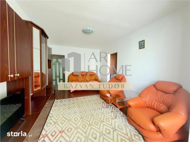 Apartament cu 3 camere semidecomandat în Mihai Bravu