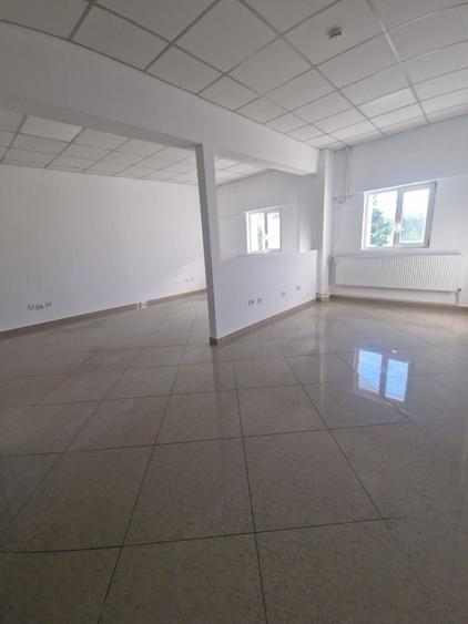 Spațiu comercial, de 200 mp, în Exterior Vest