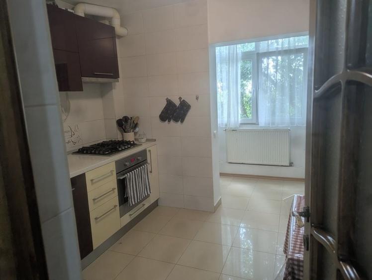 Apartament cu 3 camere decomandat în Galați