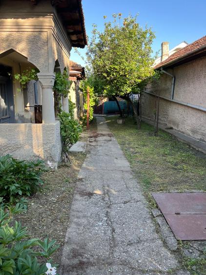Casă cu 4 camere în Central