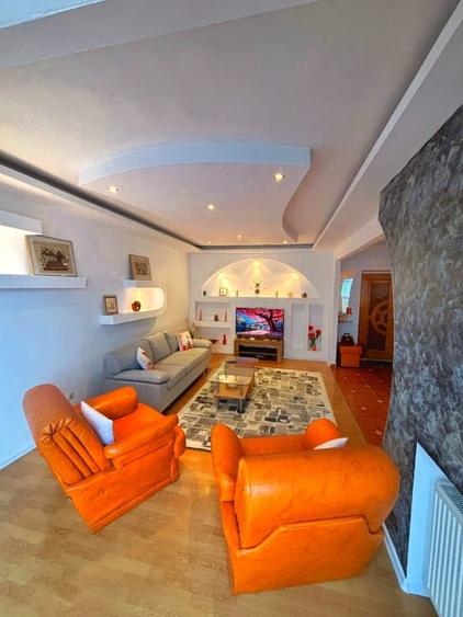 Apartament cu 3 camere decomandat, mobilat în Central