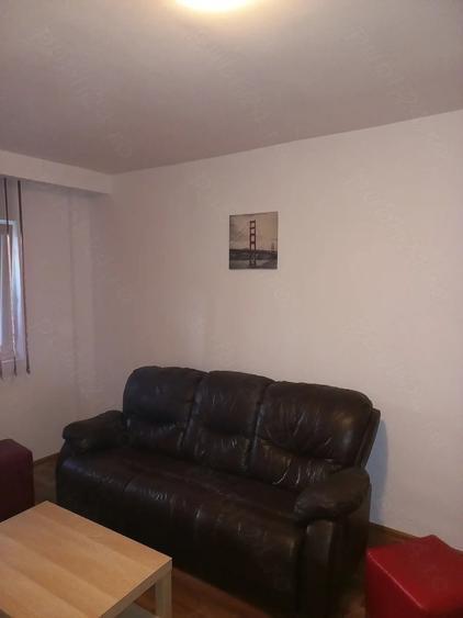 Apartament cu 2 camere semidecomandat în Olteniței