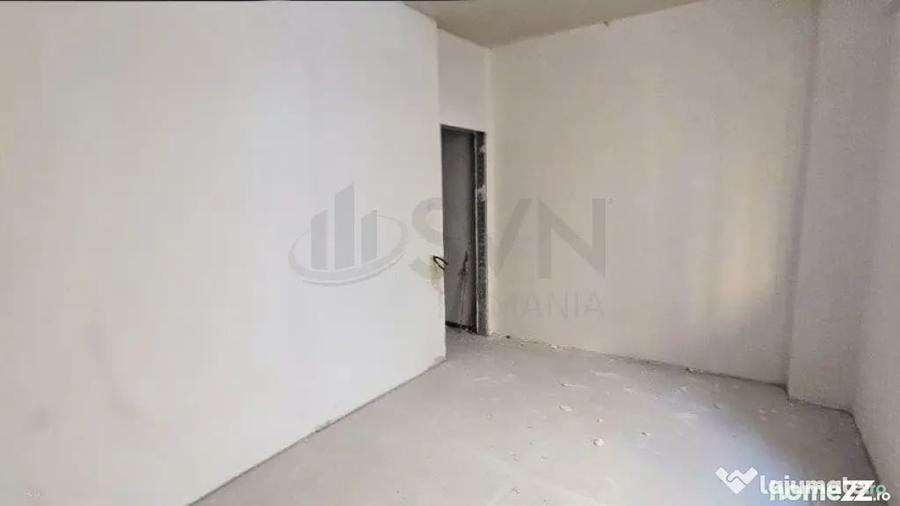 Apartament cu 4 camere semidecomandat în Central