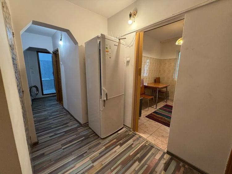 Apartament cu 3 camere decomandat în Racova