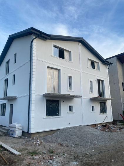 Duplex cu 5 camere cu Canalizare în Glina