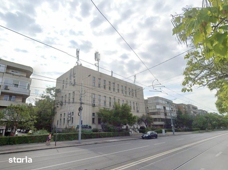 Spațiu comercial, de 1,493 mp, în Democrației