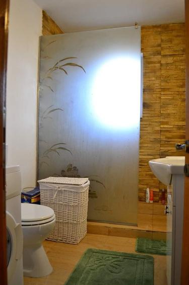 Casă individuală cu 4 camere cu Canalizare în Giroc
