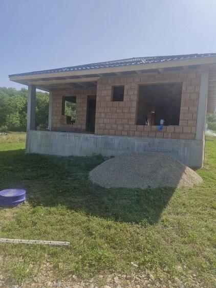 Casă cu Teren 7 Mp în Cărbunari
