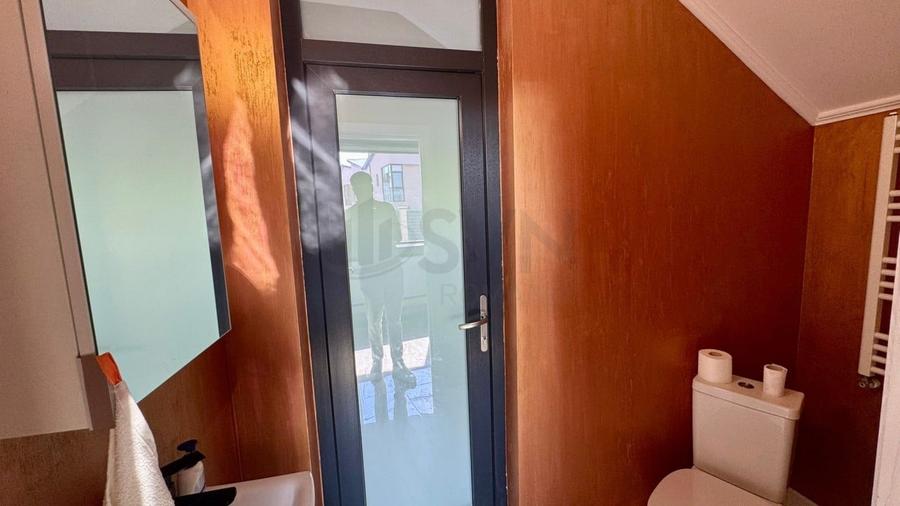 Casă individuală cu 4 camere cu Piscina în Tunari