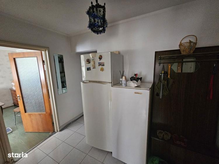 Apartament cu 3 camere decomandat, mobilat în Drumul Taberei — fotografia 2