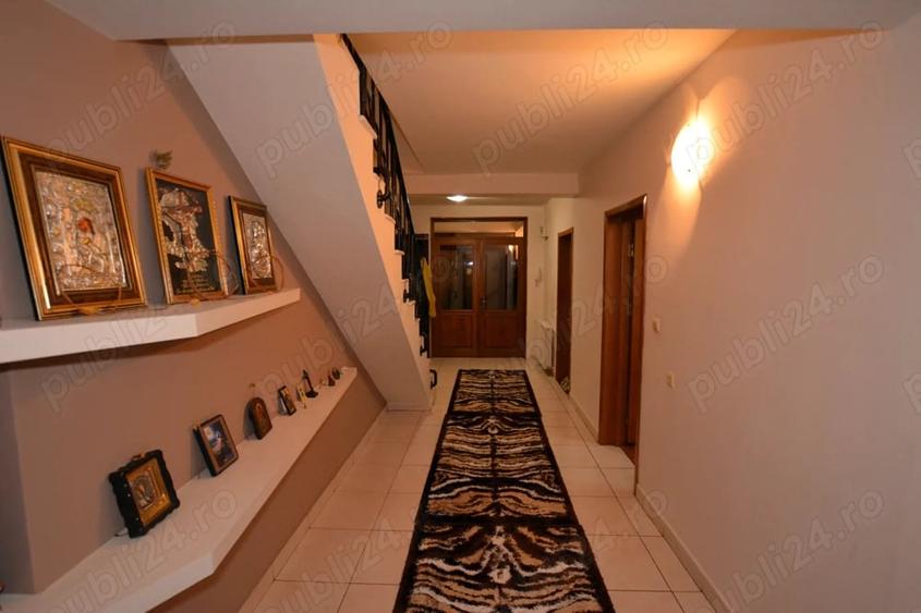 Casă cu 6 camere cu Teren 680 Mp în Găvana