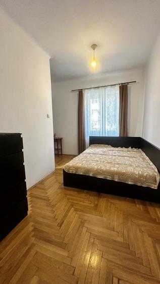 Apartament in casa cu 2 camere ,beci si curte pe Strada Titulescu ,zona Afi - 5