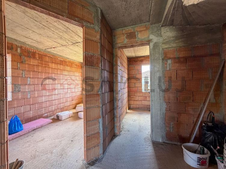 Duplex cu 4 camere cu Canalizare în Borhanci