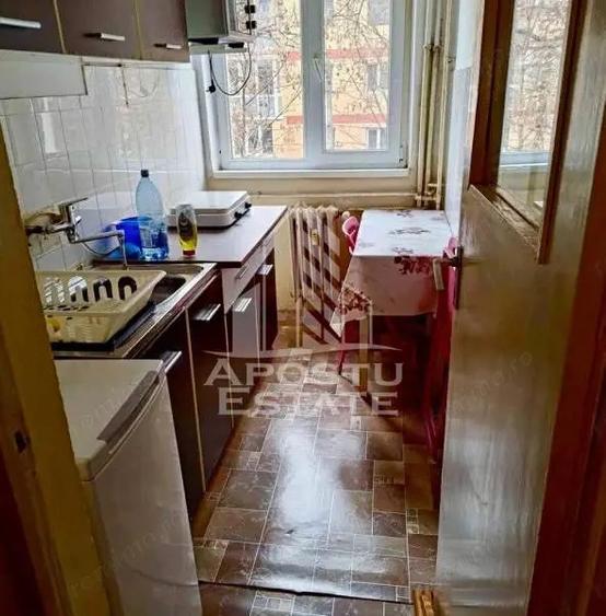 Apartament cu 3 camere decomandat, mobilat în Dacia