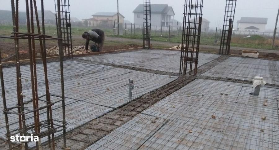 Casă cu 5 camere cu Canalizare în Vest