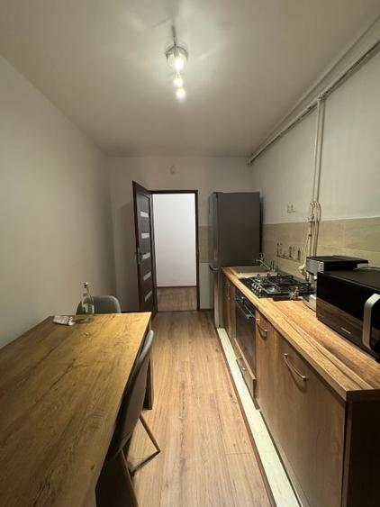 Apartament cu 4 camere decomandat, mobilat în Central