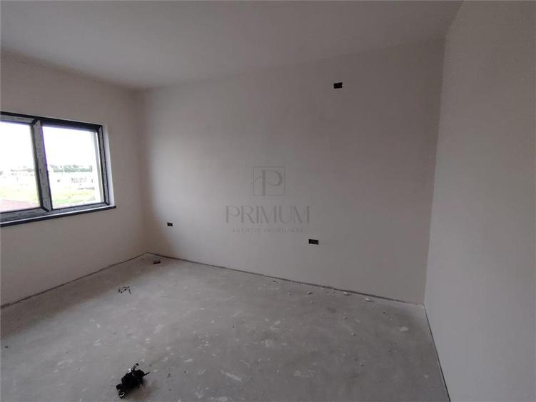 Duplex cu 4 camere cu Canalizare în Moșnița Nouă