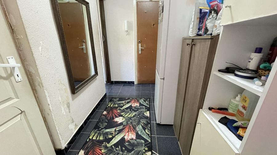 Apartament cu 3 camere semidecomandat în Cetății