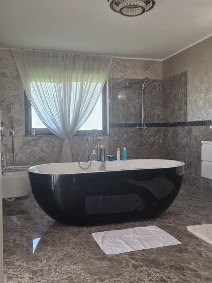 Casă individuală cu 4 camere cu Canalizare în Nord