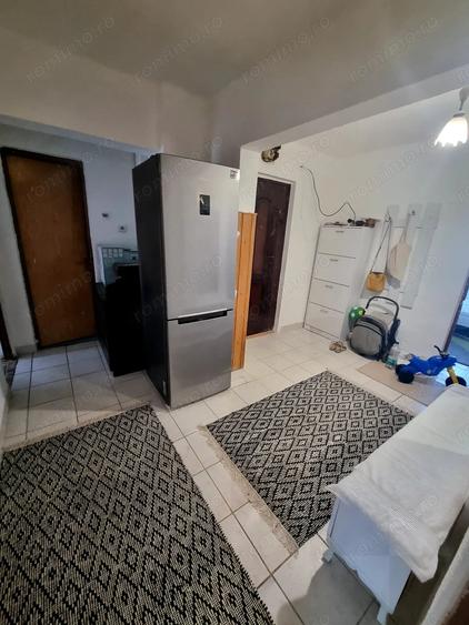 Apartament cu 4 camere decomandat în Est