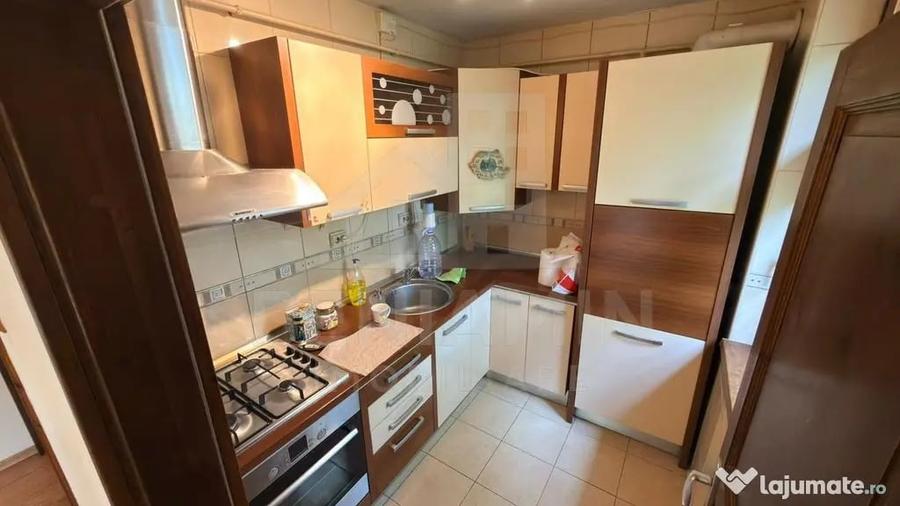 Casă cu 7 camere cu Teren 464 Mp în Cârcea