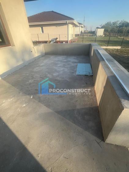Casă individuală cu 3 camere cu Canalizare în Petrovaselo