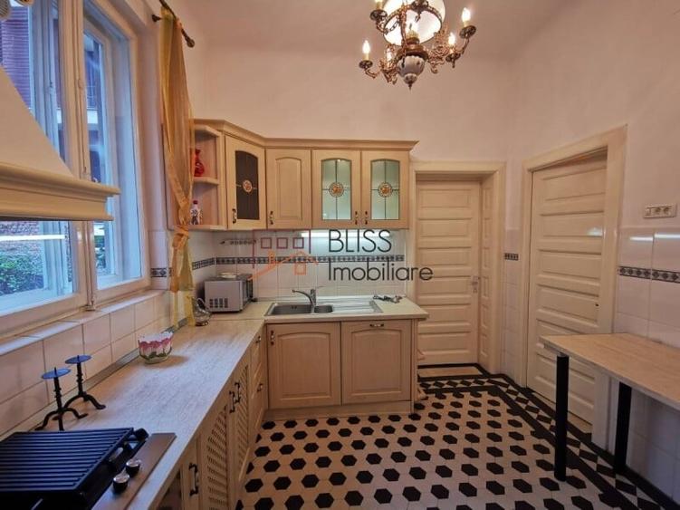 Apartament cu 6 camere semidecomandat în P-ța Dorobanți