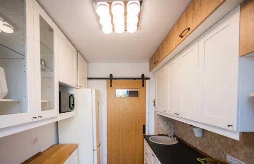 Apartament cu 3 camere semidecomandat, mobilat în Costin Georgian