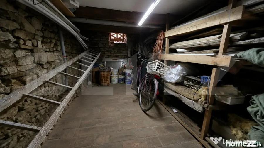 Casă cu 3 camere cu Teren 1700 Mp în Central