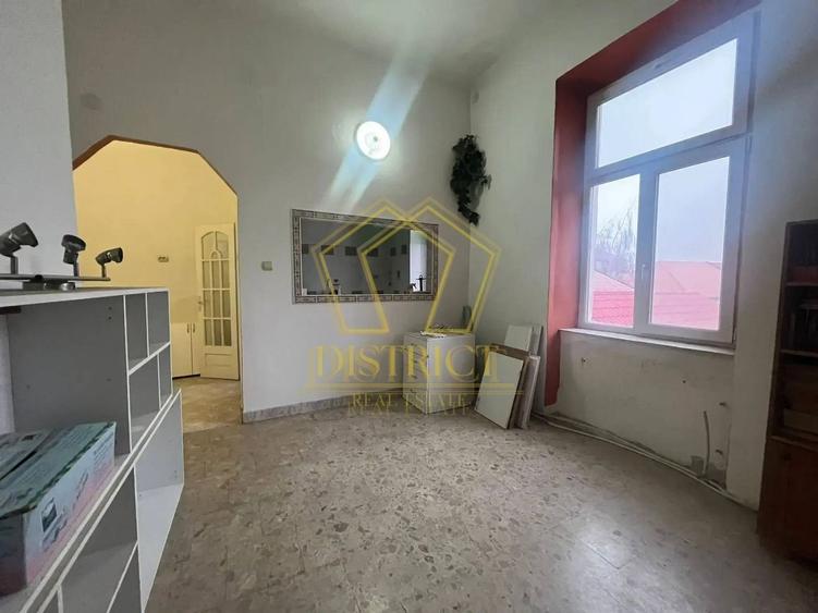 Apartament cu 5 camere semidecomandat în Elisabetin