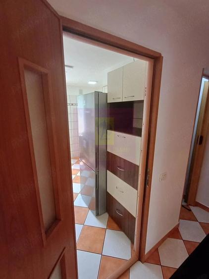 Apartament cu 3 camere decomandat în Berceni