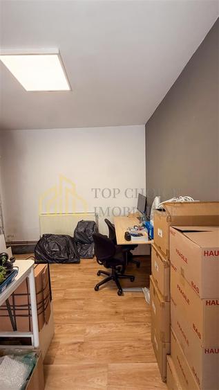 Apartament cu 8 camere în Tei
