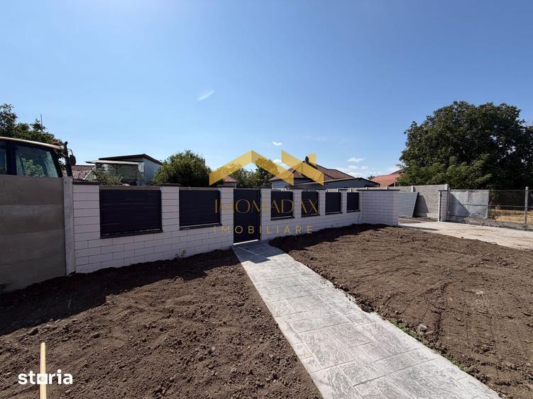 Casă cu 4 camere cu Teren 400 Mp în Sânmihaiu Român