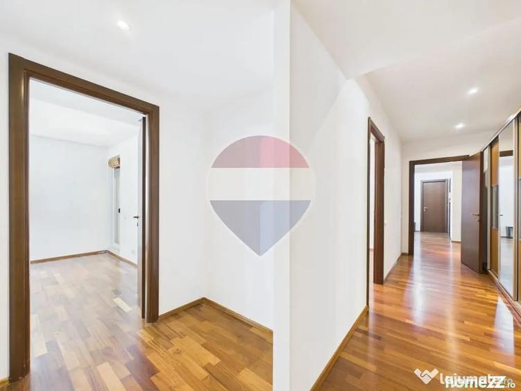 Apartament cu 3 camere decomandat în Nordului