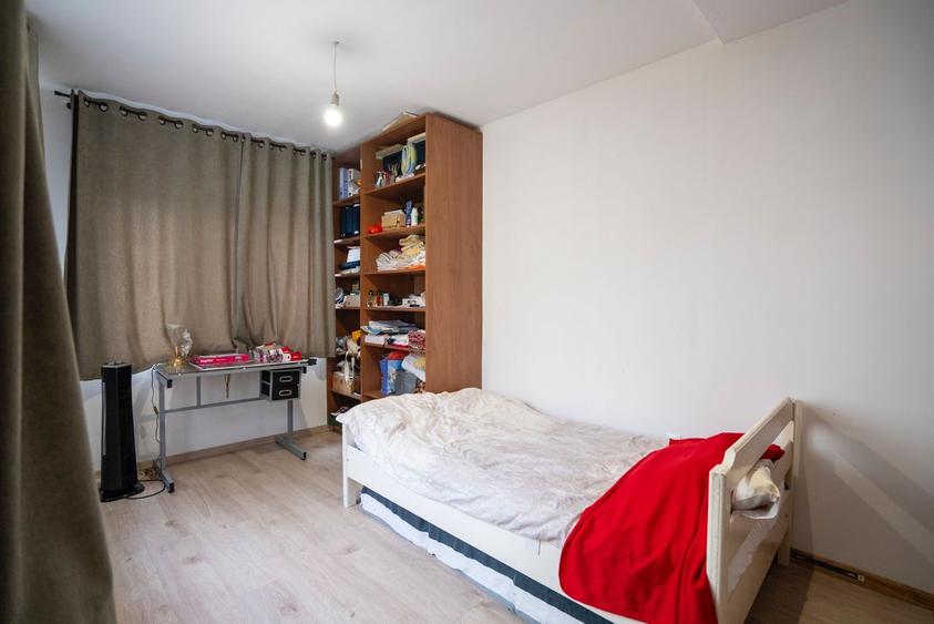 Casă individuală cu 5 camere cu Canalizare în Rogerius