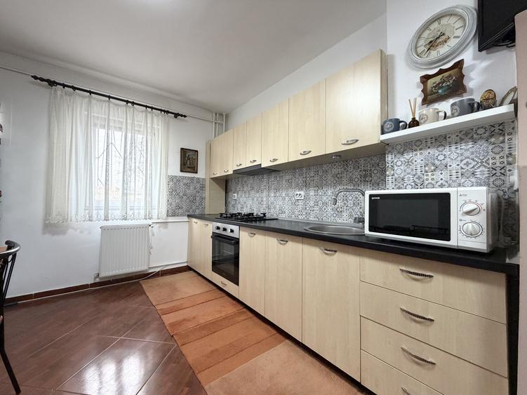 Apartament cu 2 camere semidecomandat, mobilat în Lugojului