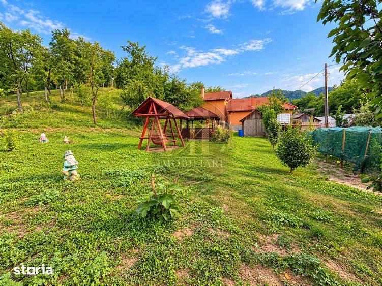 Casă cu 4 camere cu Teren 1739 Mp în Meteș