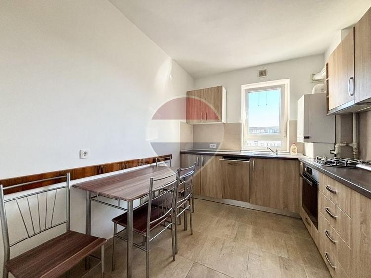 Apartament cu 2 camere decomandat în Tractorul