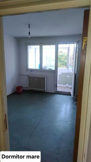 Apartament cu 3 camere semidecomandat în Drumul Taberei