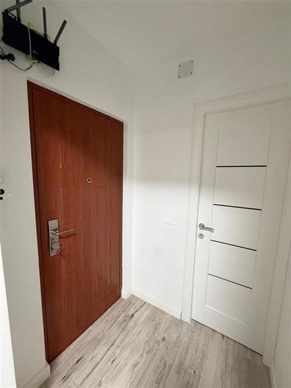 Apartament cu 3 camere decomandat în Valenta