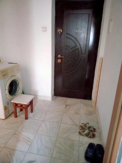 Apartament cu 3 camere semidecomandat în Sud