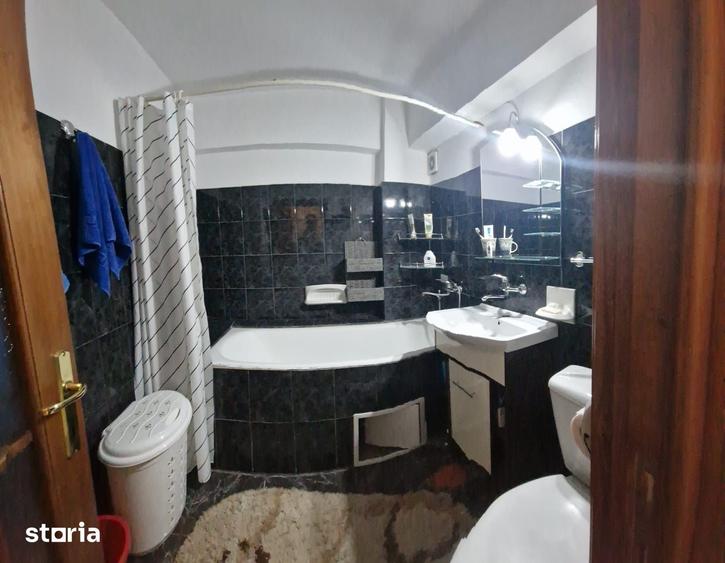 Apartament cu 4 camere decomandat în Central