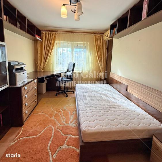 Apartament cu 3 camere decomandat, mobilat în Central