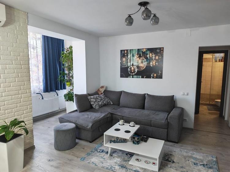 Apartament cu 3 camere semidecomandat în Central