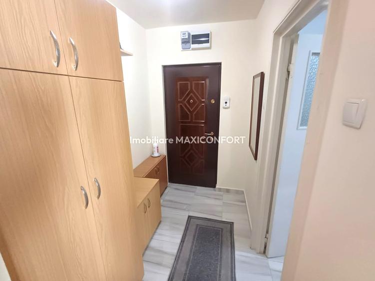 Apartament cu 4 camere semidecomandat în Hipodrom